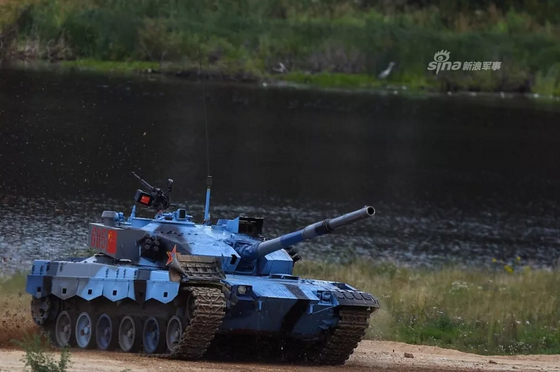 “坦克兩項(xiàng)”半決賽中國小組奪魁，“海上登陸”接力賽暫居第一
